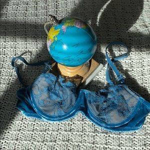 Velvet & lace “push-up without padding” bra